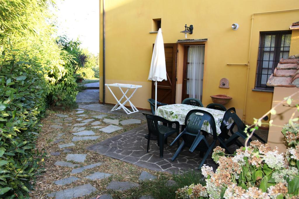 Agriturismo Poggio Al Tesoro Crespina Exterior photo